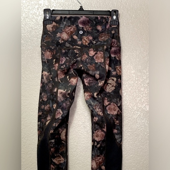 Lululemon Wunder Under Crop Luxtreme Frosted Rose Scalloped Leggings! - Picture 2 of 5